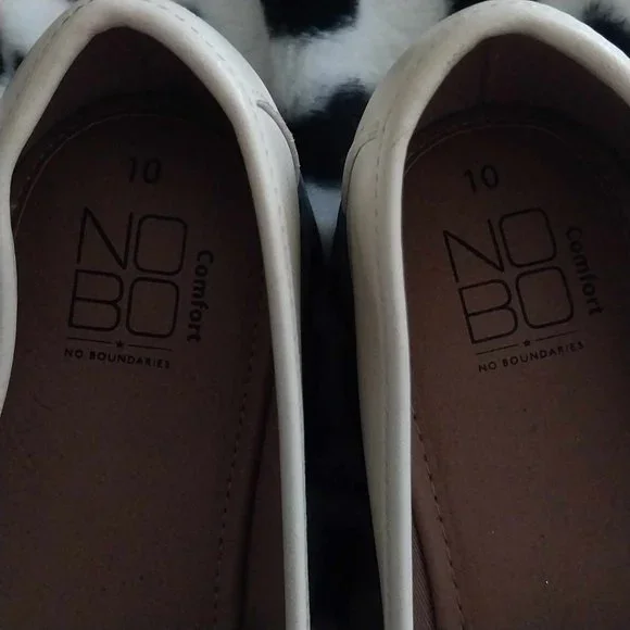 No Boundaries Cream Platform Loafers with Silver Chain - Picture 2 of 3